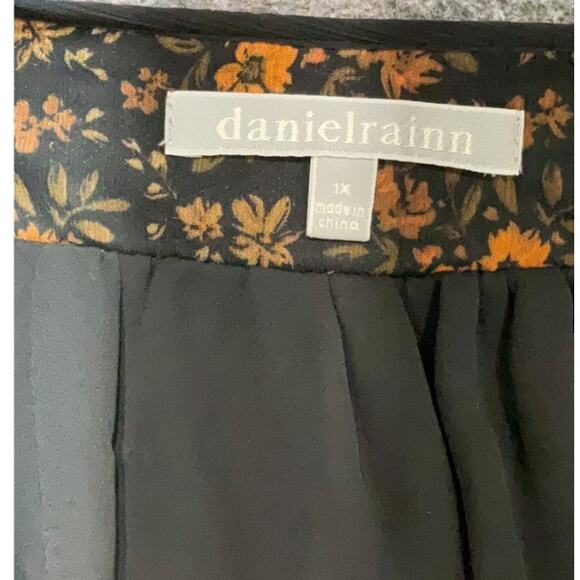 Daniel Rainn 1X Women's Blouse Short Sleeve Black Floral - Picture 5 of 7